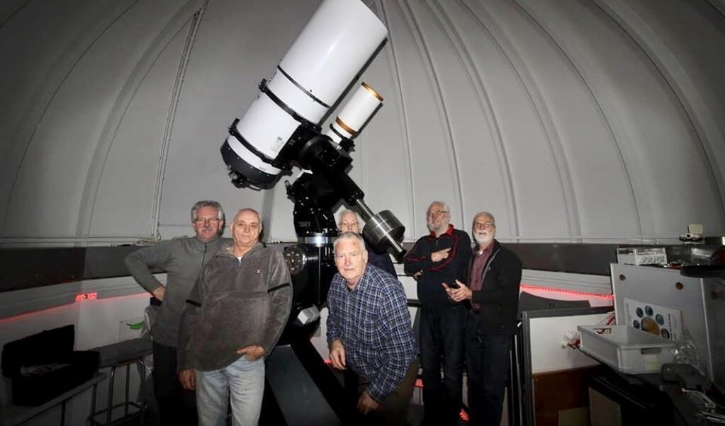 De vrijwilligers van Orion zijn blij dat de telescopen weer gebruikt kunnen worden. (Foto: aangeleverd)