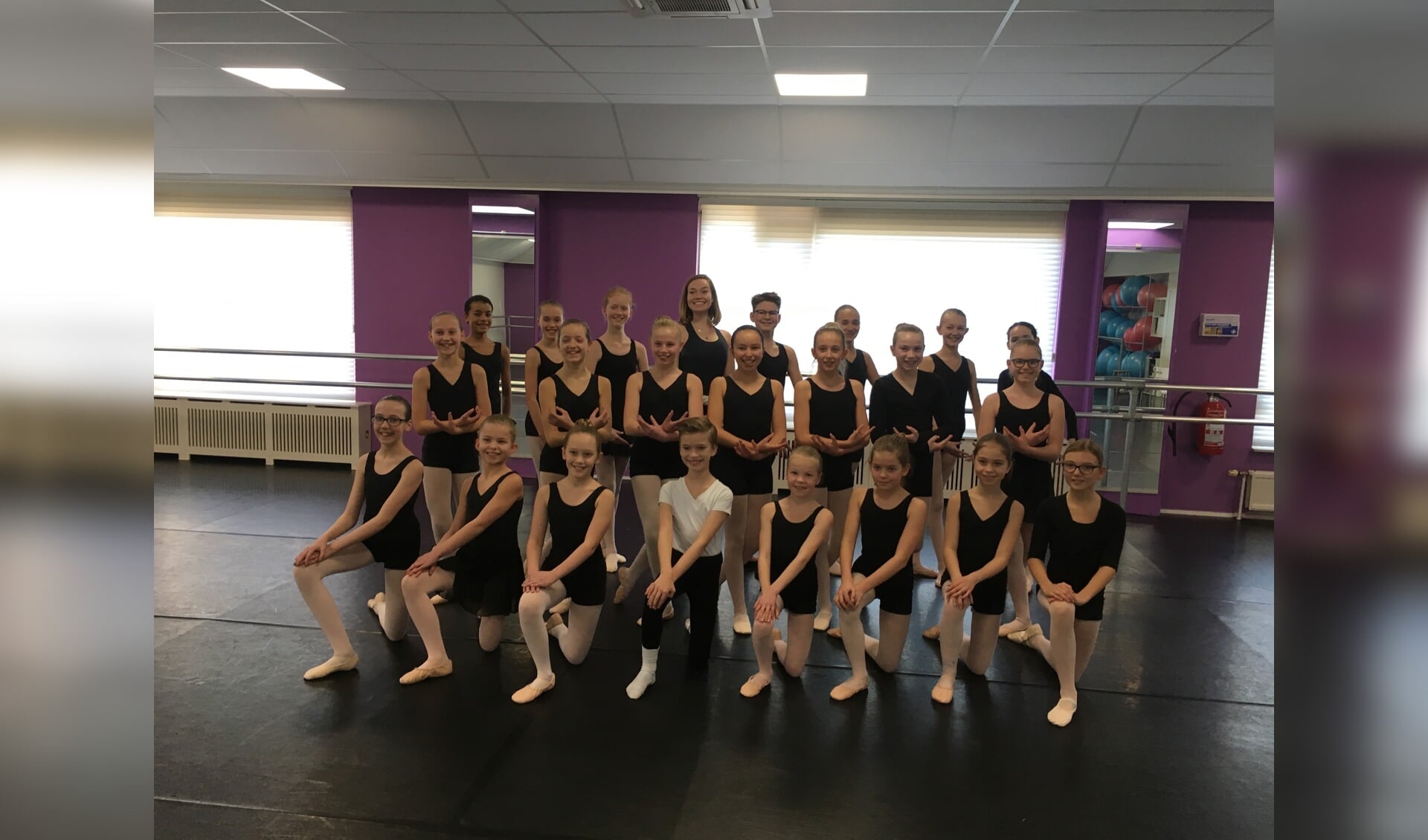 Zestien leerlingen van Balletschool Heerhugowaard dansen zondag 17 maart mee met The Royal Moscow Ballet in Cool. (aangeleverde foto)