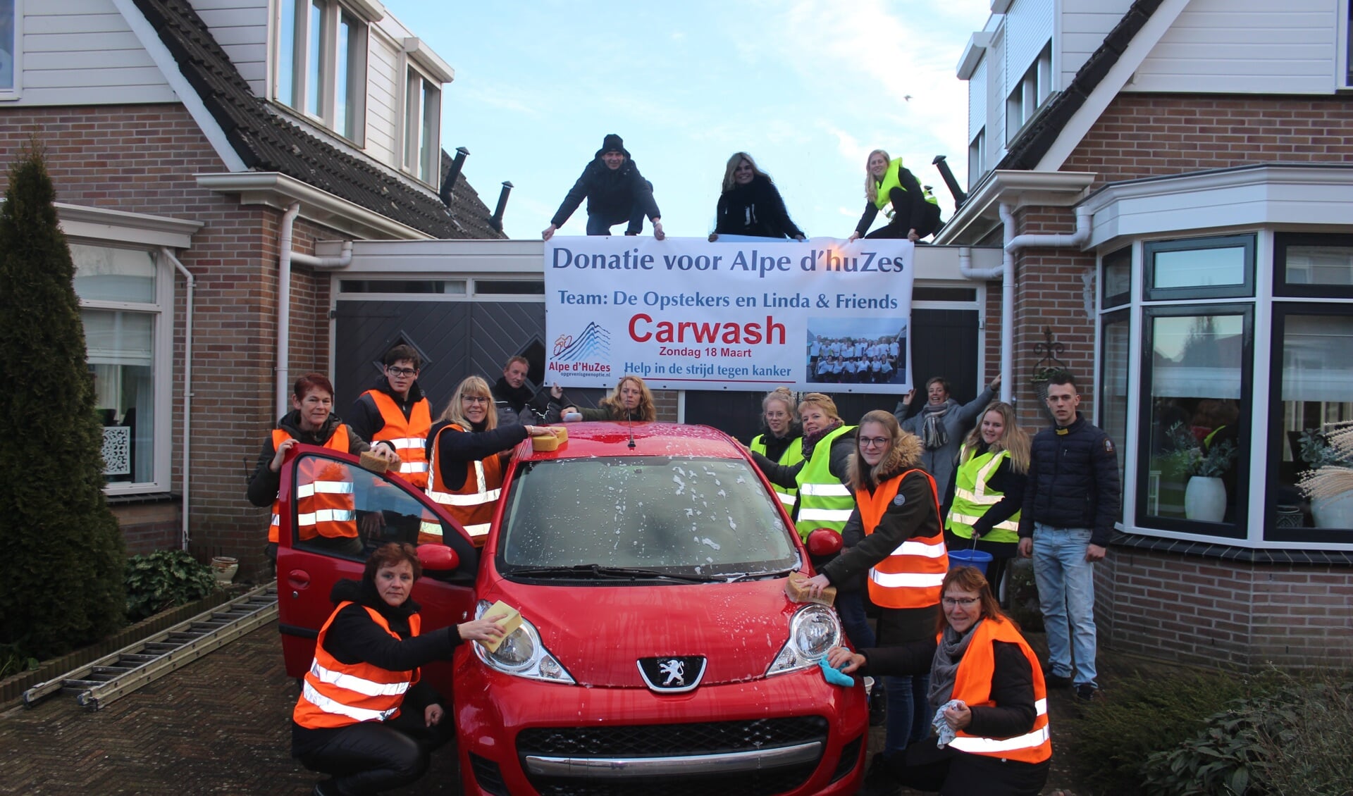 Een schone auto? Kom zondag 18 maart langs bij de carwash aan de Lelielaan in Lutjebroek. (Foto: aangeleverd)