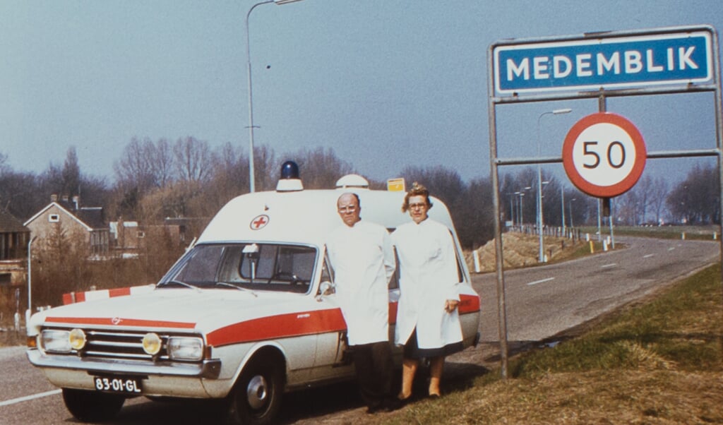 Mevrouw Annie Boekel en haar man runden de Medemblikker ambulance. (Foto: aangeleverd)
