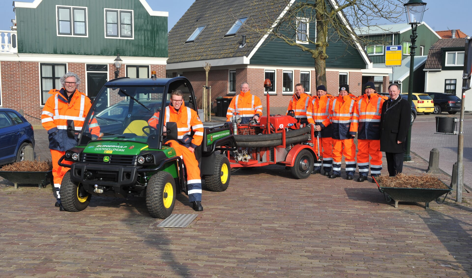 De mannen van de Burgerhulppost van Oostknollendam. (Foto: Ronald Goedheer)