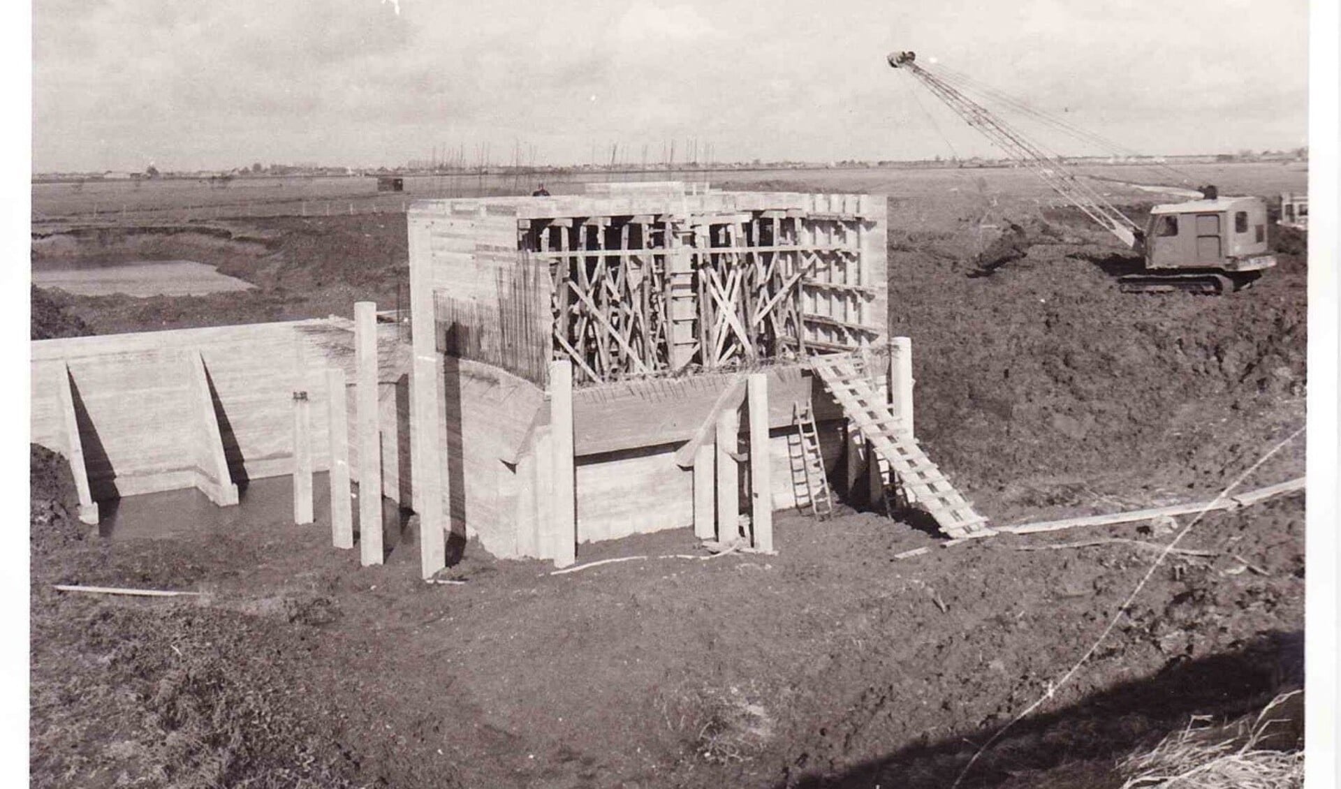De bouw van het poldergemaal tussen Ursem en Avenhorn. (Foto: aangeleverd)