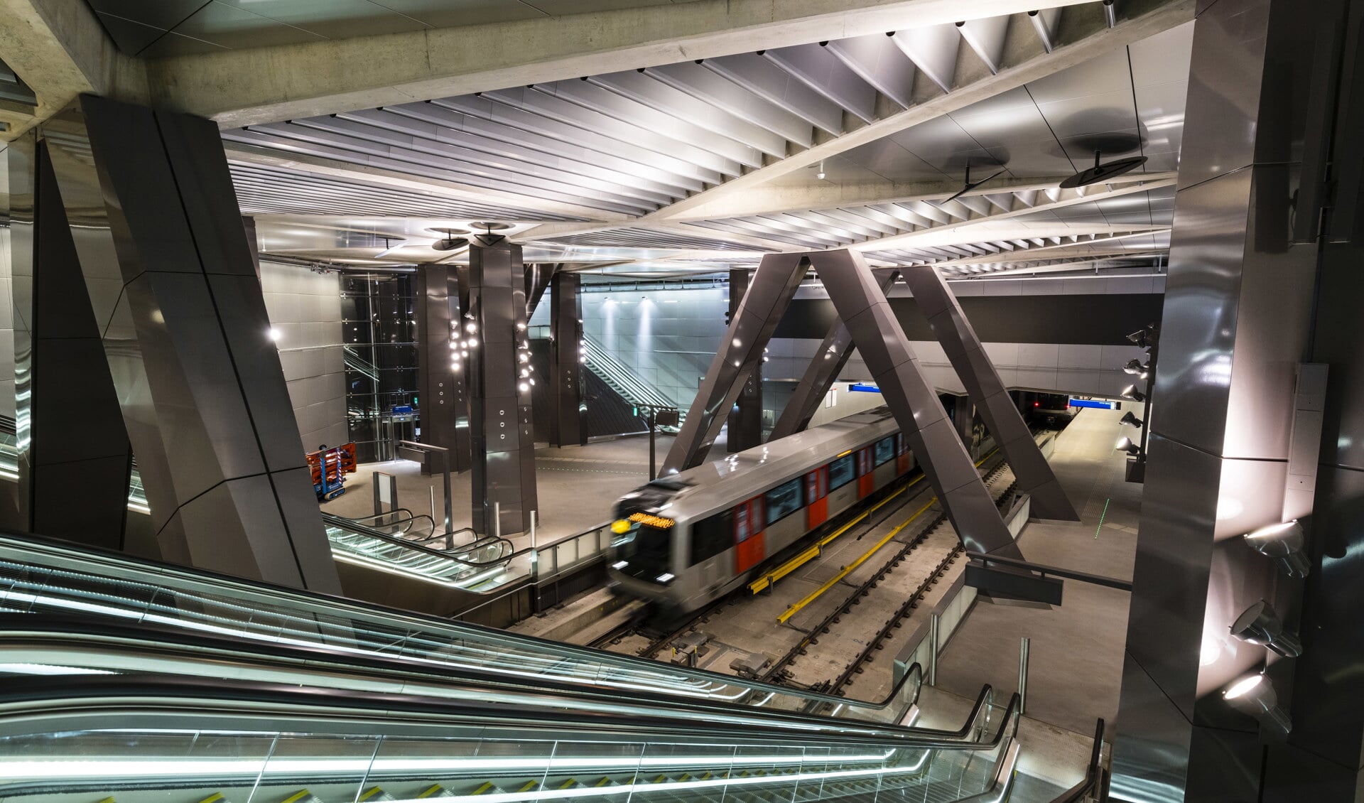 Metrostation Noord/Zuidlijn. (Foto: Gé Dubbelman)