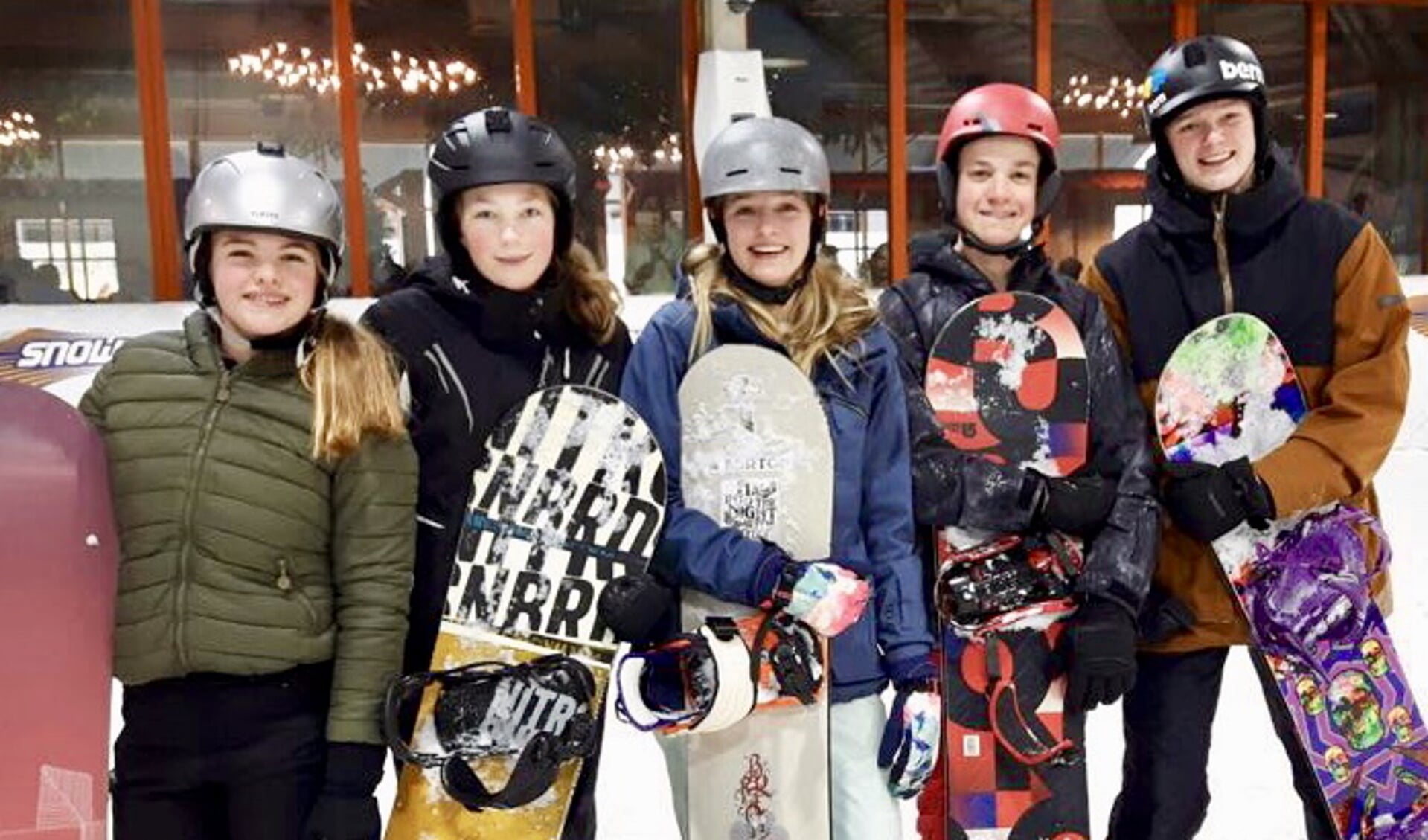 Het snowboardteam van de Berger Scholengemeenschap werd tijdens de Nederlands Kampioenschappen skien en snowboarden een tweede plaats. Floortje Koster uit Egmond aan den Hoef. (Foto's: aangeleverd).