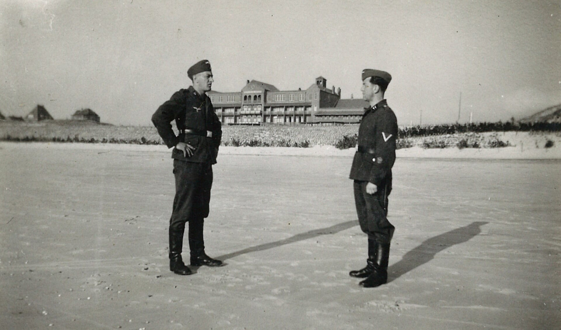 Duitse soldaten op het strand te Bergen aan Zee, 1941. (Collectie Regionaal Archief Alkmaar)