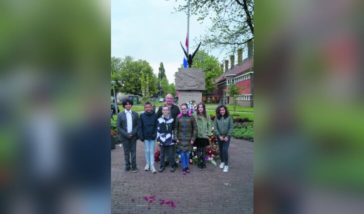 Herdenken in Amsterdam Noord. (Foto: aangeleverd)