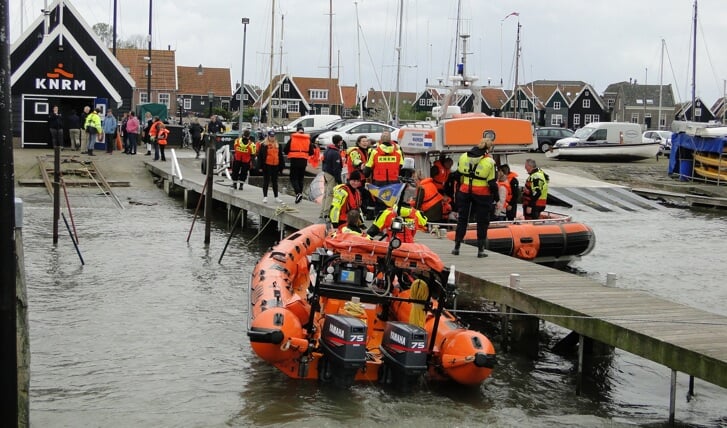 De jaarlijkse reddingsbootdag op Marken is een dag om kennis te maken met de mensen en het materieel van de Koninklijke Nederlandse Reddingmaatschappij (KNRM). (Foto: Pep) 
