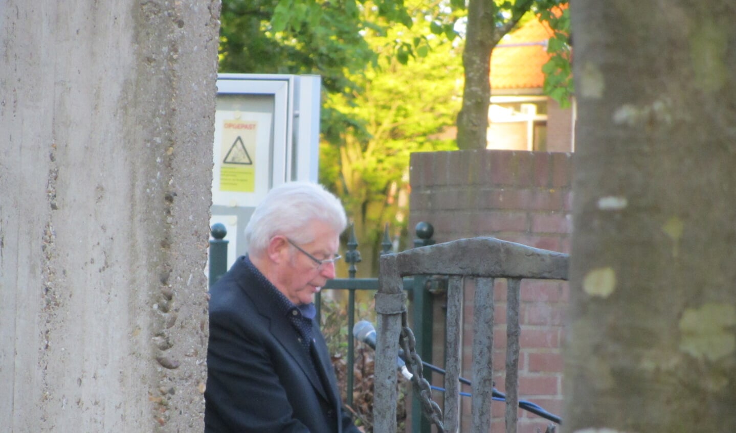 Taptoe infanterie en toespraak door Egbert van Wijk. (Foto's: JWvD)