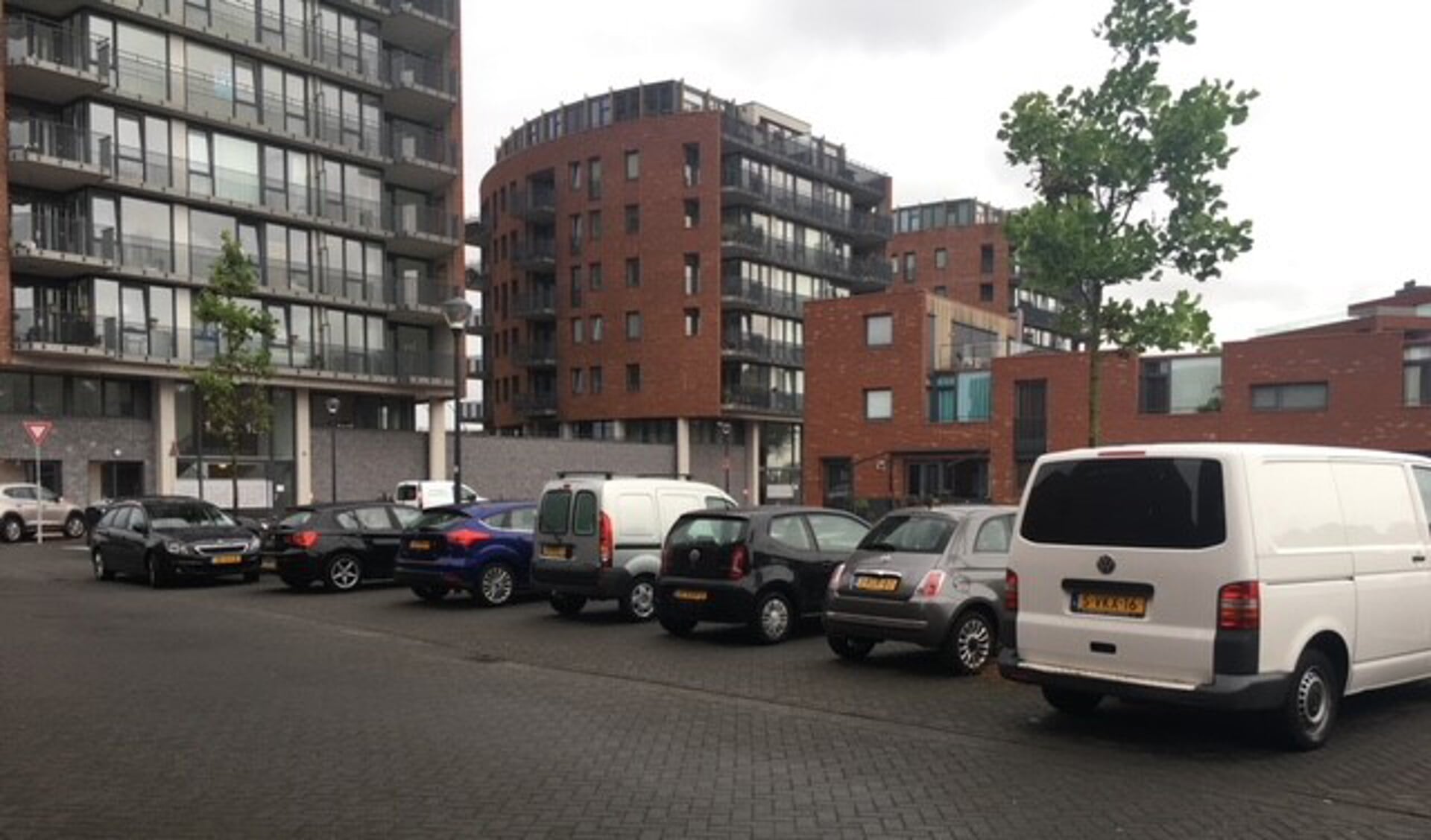 Parkeerchaos op de Tjakkade ‘Het parkeerafvoerputje van Haarlem Noord’