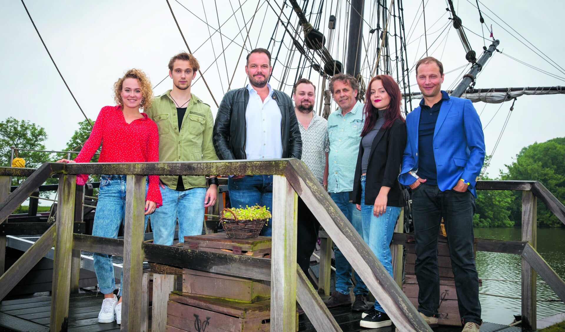 Vrijdag 8 juni waren tijdens een officieel persmoment de vijf hoofdrolspelers, Tim Knol en producent Frans van Leeuwen aanwezig op het schip De Halve Maen aan het Oostereiland in Hoorn. (Foto: Vincent de Vries/RM)