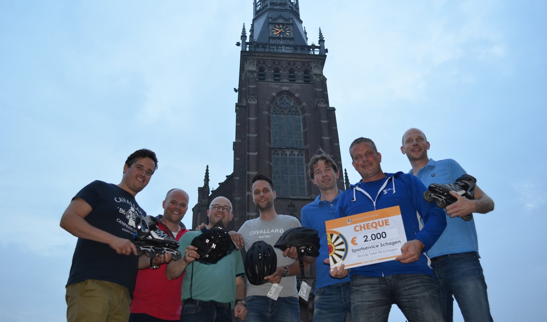 De Ronde Tafel doneert tweeduizend euro aan Team Sportservice Schagen. (Foto: Team Sportservice Schagen)