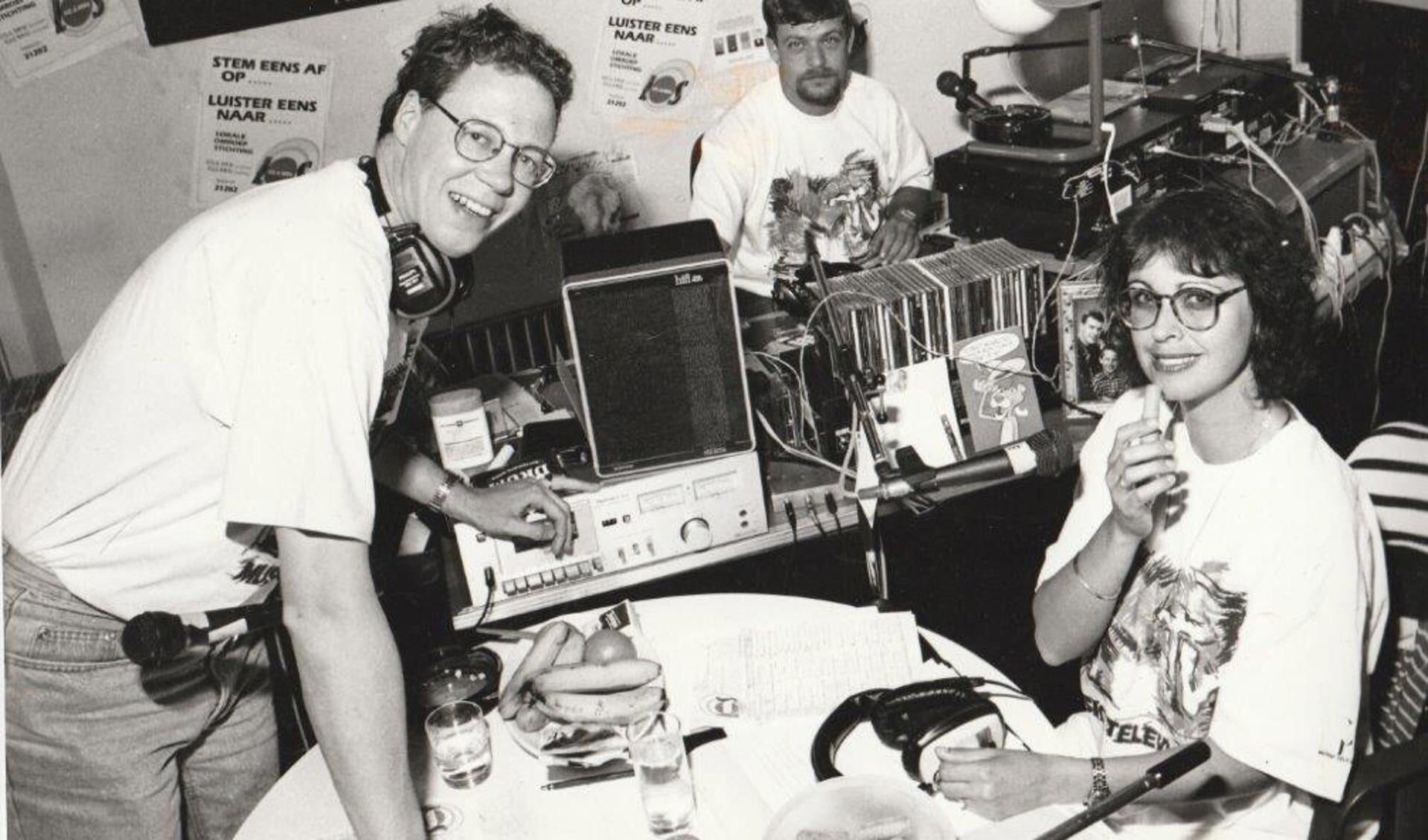 Nico Laagland Winder, Marja Mosk met achter hen Harrie Stam, verantwoordelijk voor de techniek tijdens de recordpoging in juni 1993. (Foto: aangeleverd)