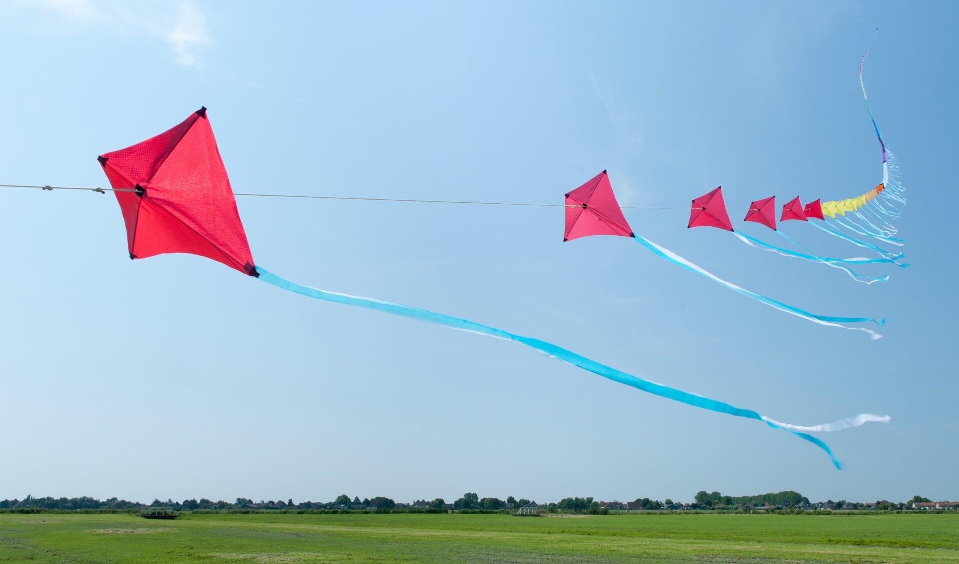 Gezellig vliegeren tijdens het vliegerfeest De Breek. (Foto: aangeleverd) 