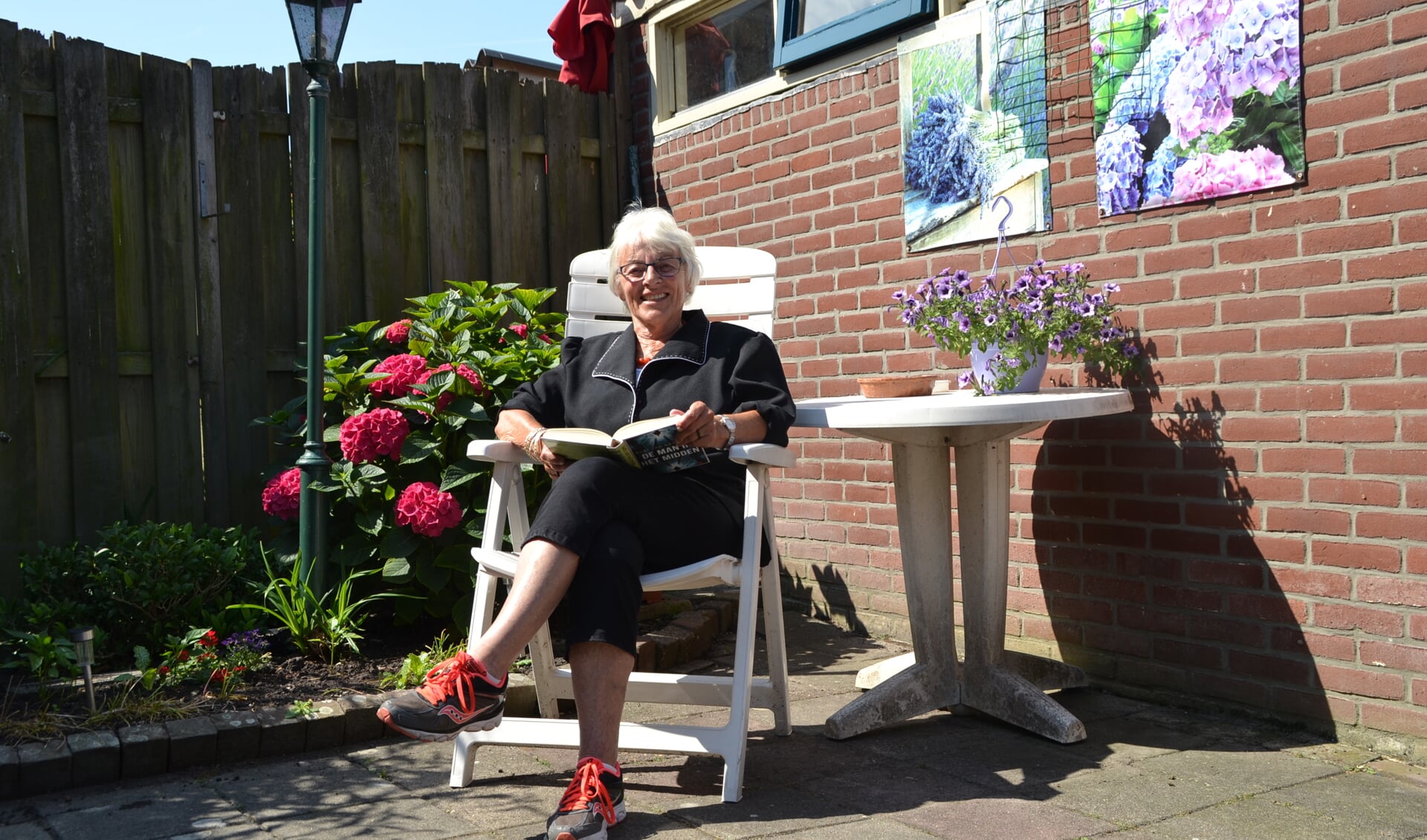 Mevrouw Kalk woont al vijftig jaar aan Populierenlaan 6 in Enkhuizen. (Foto: aangeleverd)