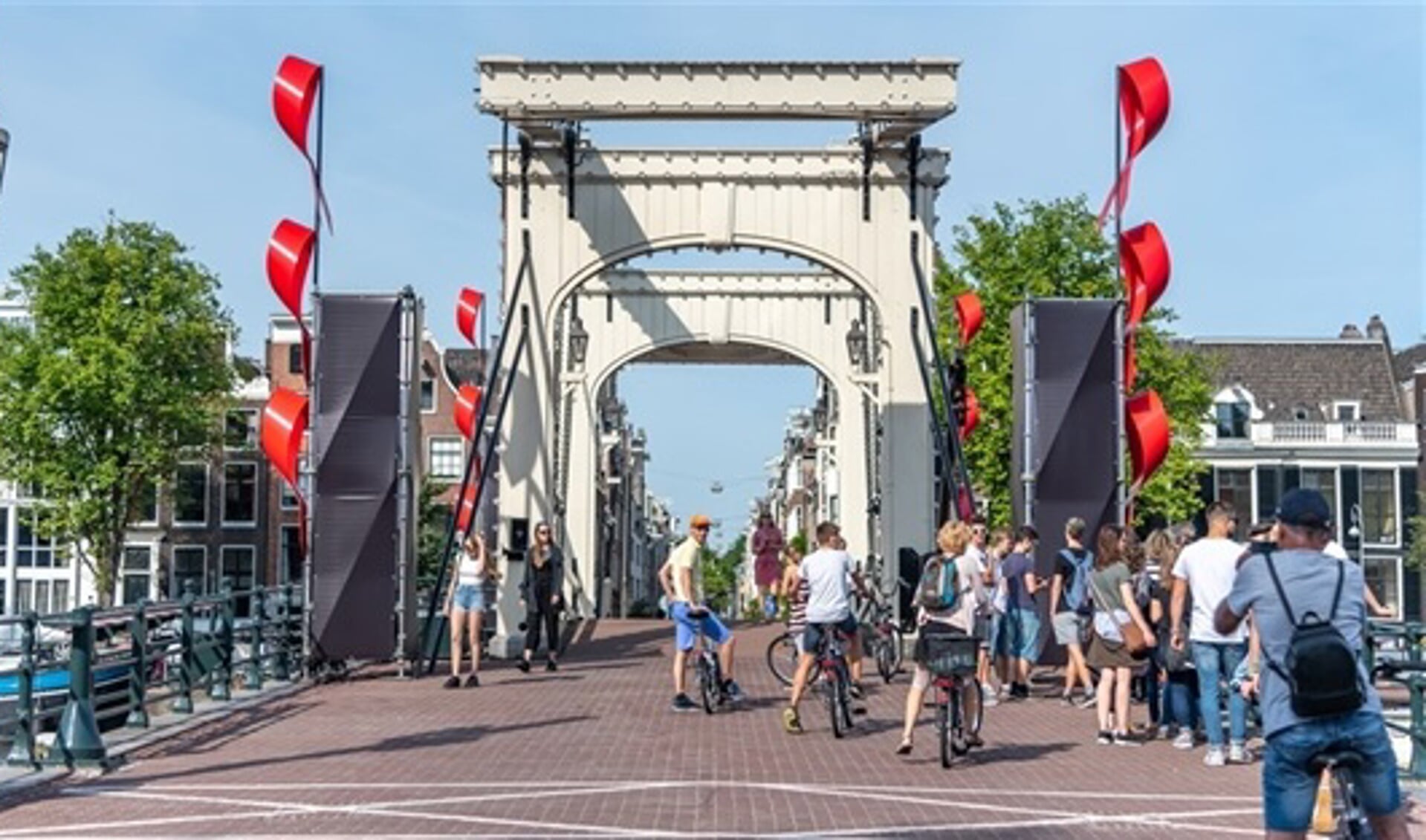 Een derde van de Amsterdammers zegt het afgelopen jaar een of meerdere activiteiten te hebben ondernomen gericht op wonen in de buurt of stad. (Foto: Gemeente Amsterdam).
