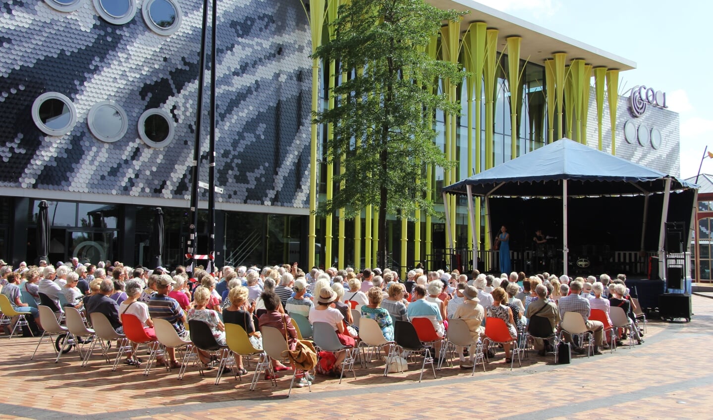 Het Pál Hermann Ensemble uit Hongarije betovert het publiek met onder meer een klassiek muziekstuk van Mozart. (aangeleverde foto)