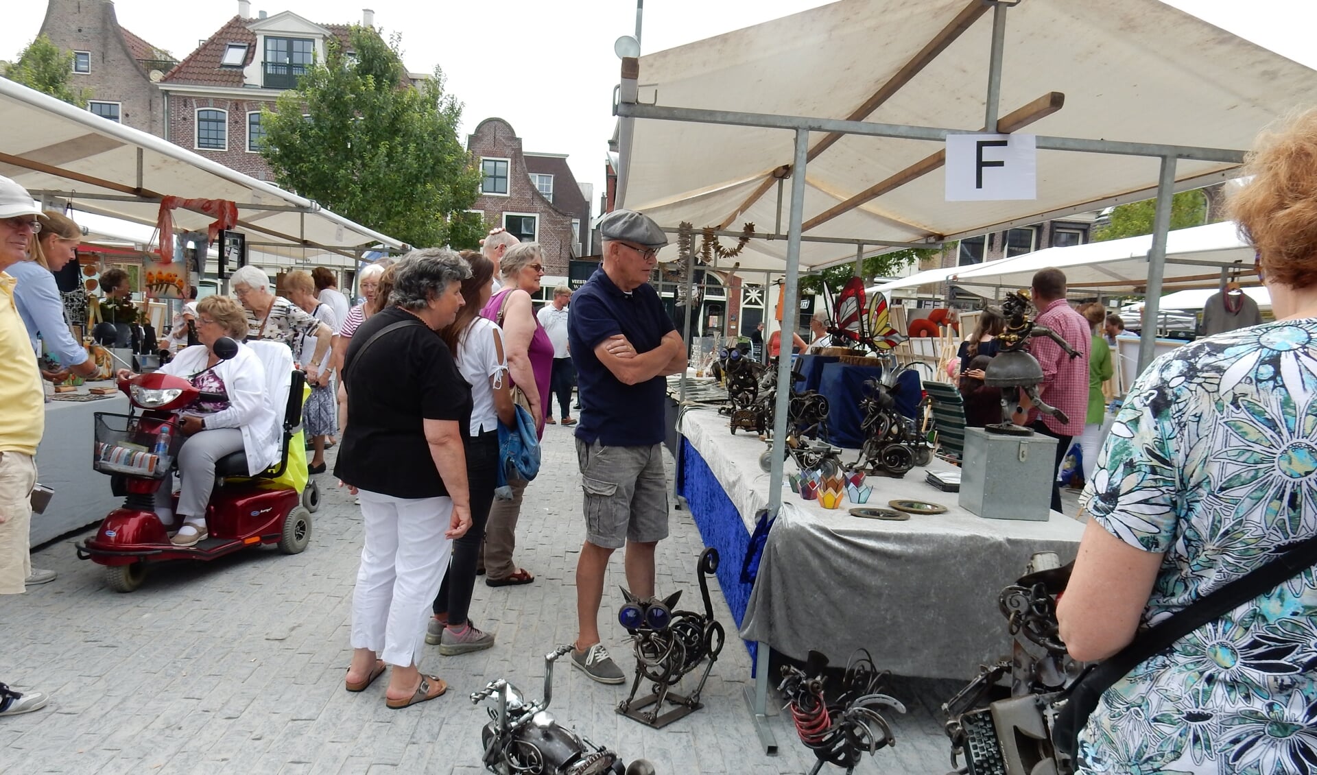 De kunstmarkt trekt jaarlijks veel belangstellenden. (Foto: aangeleverd)