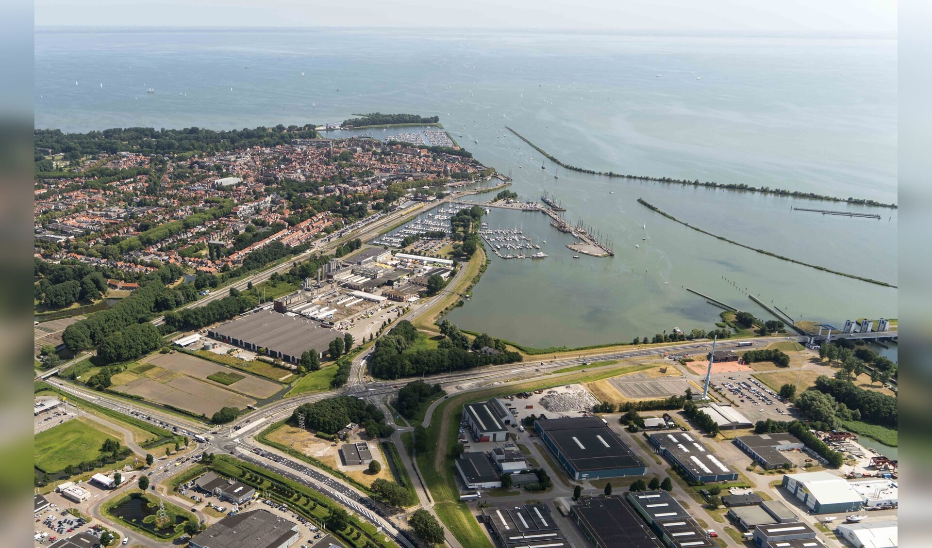 De Houtribdijk tussen Enkhuizen en Lelystad is van 31 augustus tot en met 3 september afgesloten voor al het verkeer. (Foto: aangeleverd)
