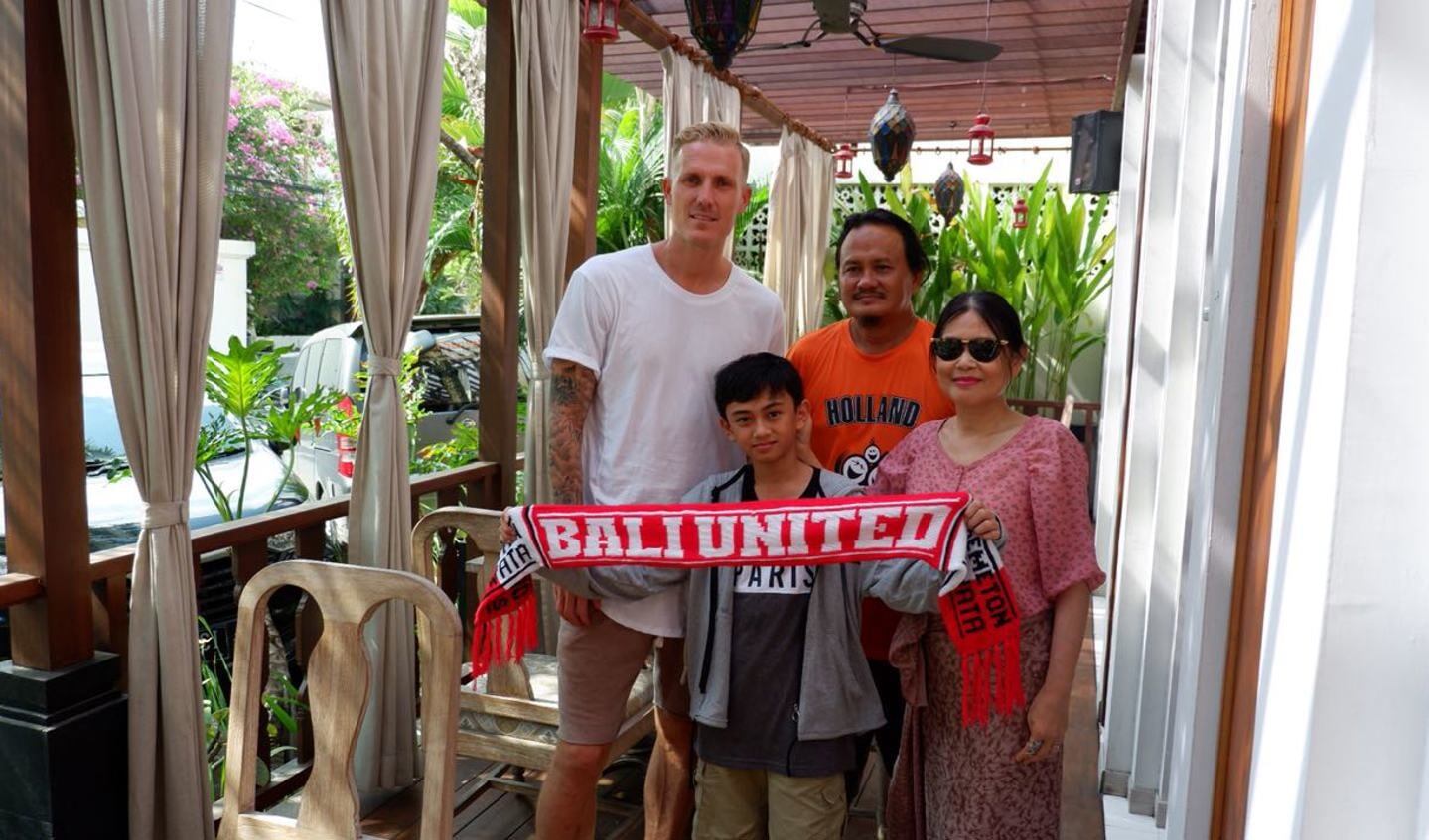 Nick van der Velden voetbalt alweer twee seizoenen voor Bali United: ‘’Als wij winnen worden we na afloop massaal toegezongen.’’ (foto FC Bali United)