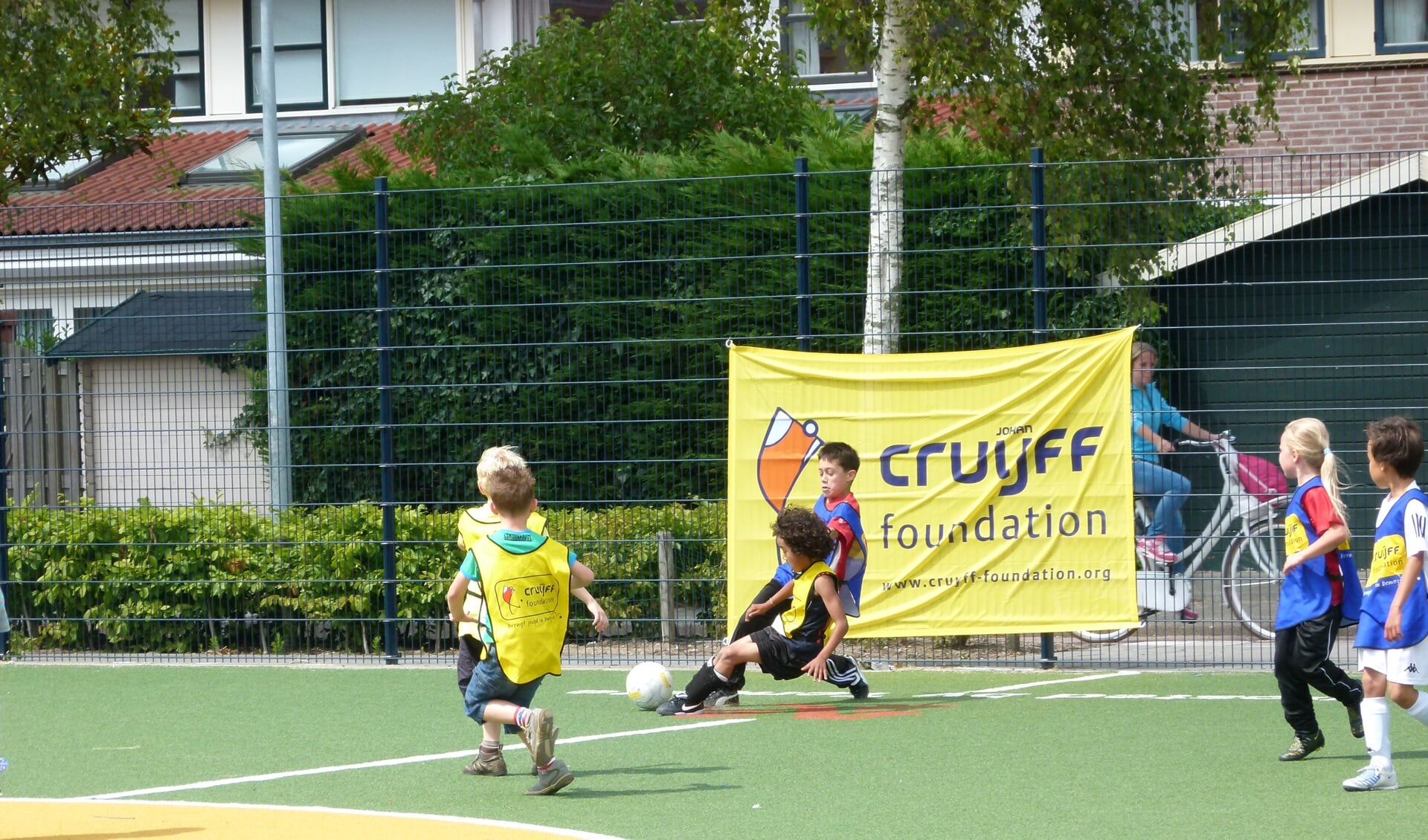 Voorrondes van het 6 vs. 6 voetbaltoernooi op het Cruyff Court in Daalmeer. (Foto: aangeleverd)