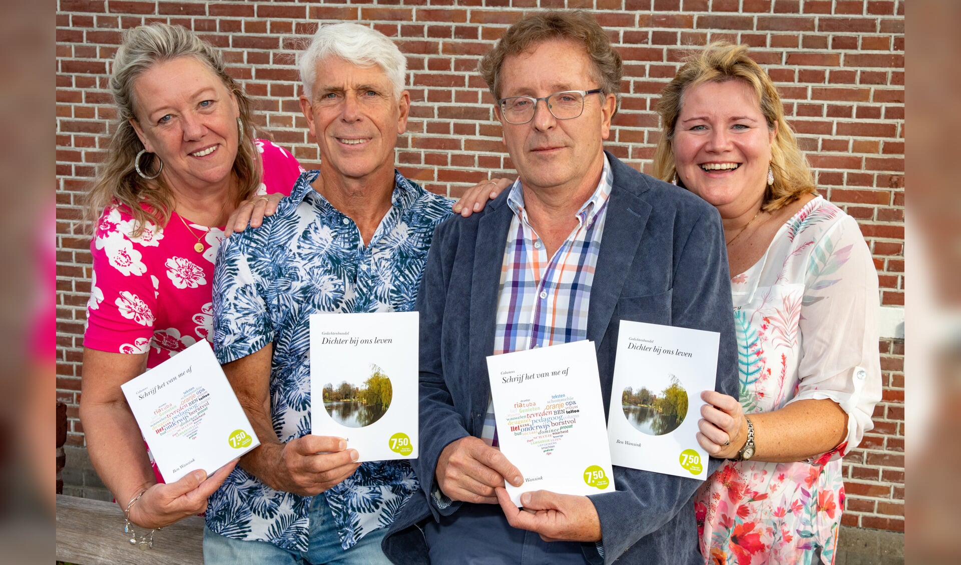 V.l.n.r. Iet van de Berg (seniorencoach Wonen Plus Welzijn), Guido Lamm (zanger), Ben Wansink (auteur) en Marieke Neesen (St. Lief Langedijk). (Foto: Vincent de Vries/RM) 