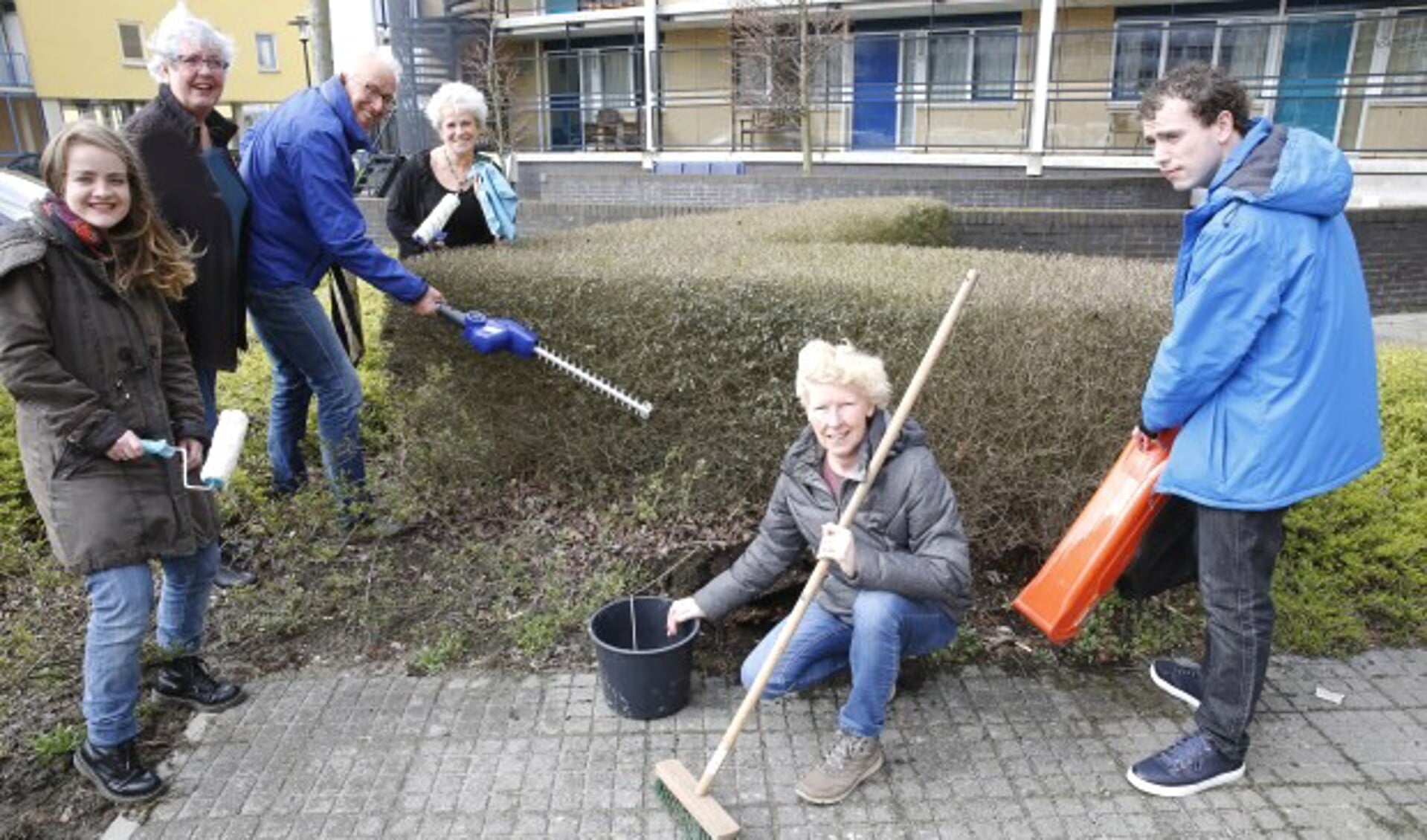 Vrijwilligers in actie namens Stichting Present. (Foto: Lisette Kreijger)
