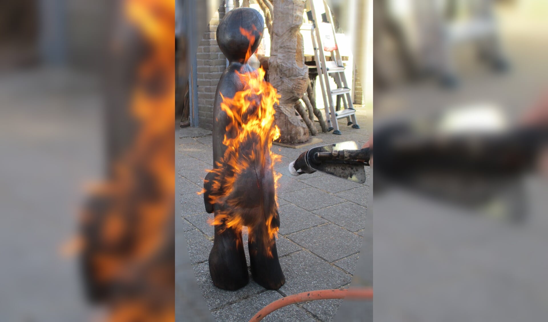 Jos Apeldoorn experimenteert in het verbranden van beelden voor een diep zwarte uitstraling. (Foto: aangeleverd)