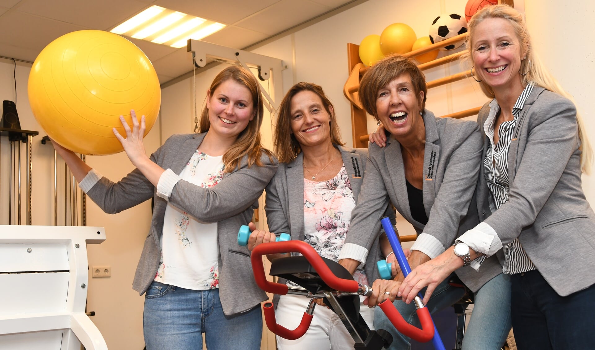 Van links naar rechts: Toos Tromp, Ellen van Harten, Marijke de Vries en JoAnne van Yperen. (FOTO: LEO TILLMANS)