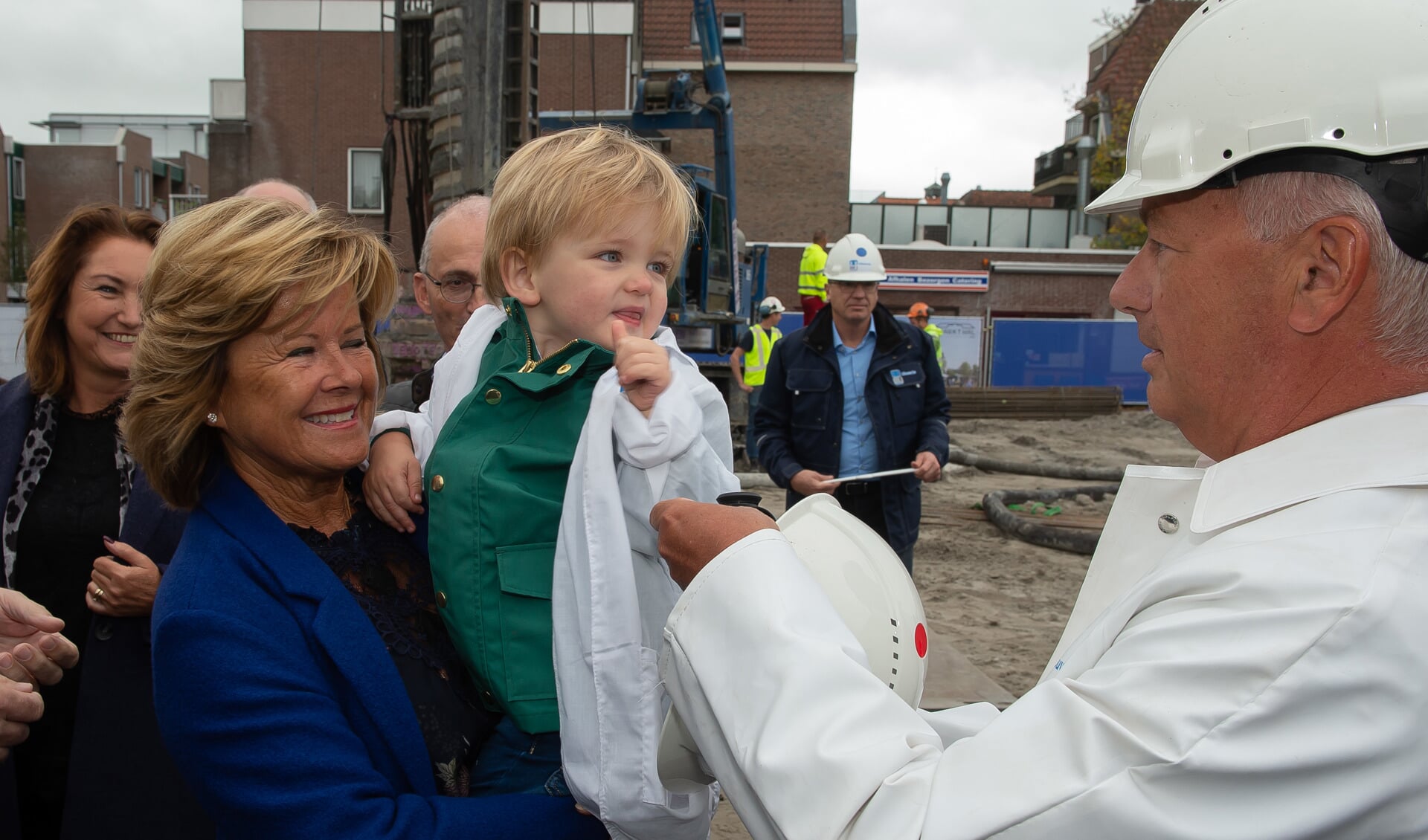 Stad krijgt een monument terugFeestelijke eerste paal geslagen van Markthal op Koemarkt