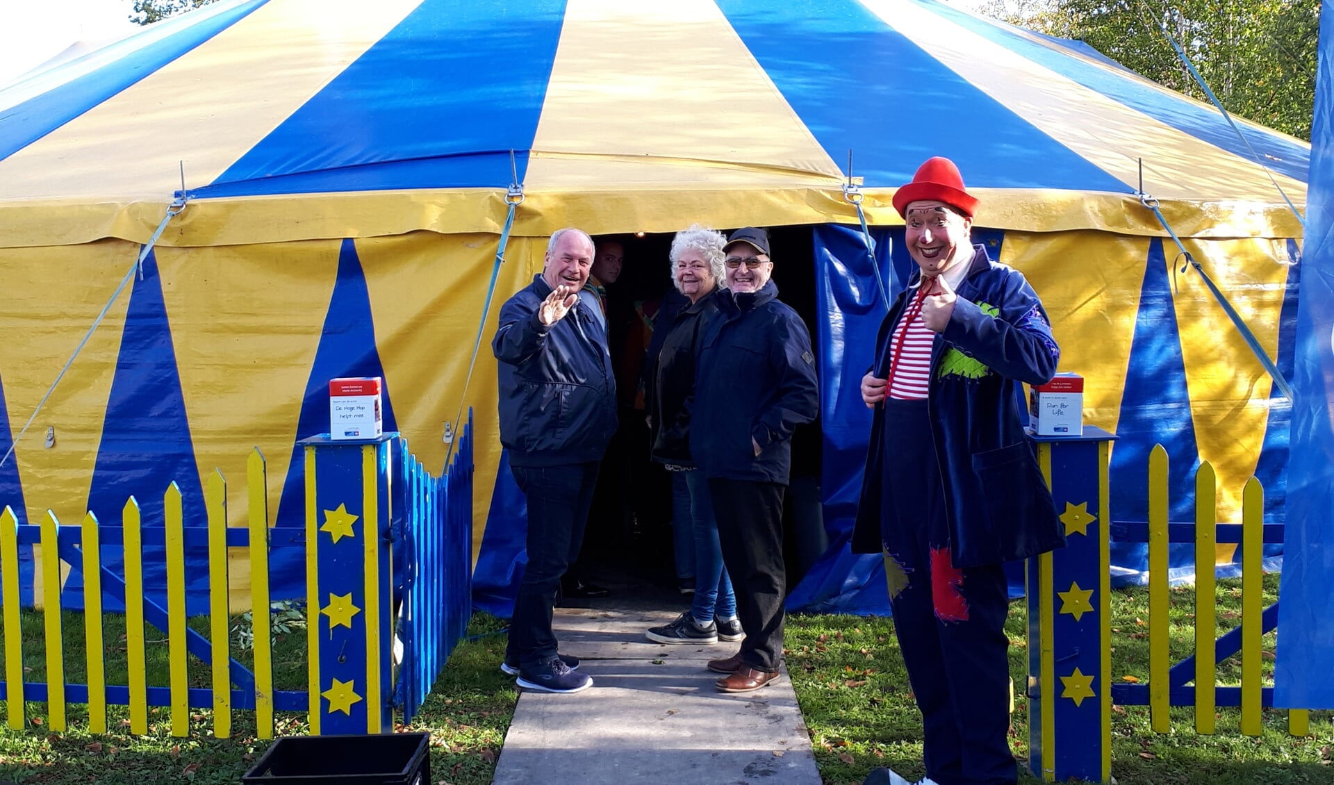 Veel blije gezichten tijdens het circus bij woonzorgcentrum de Hoge Hop. (Foto: aangeleverd)