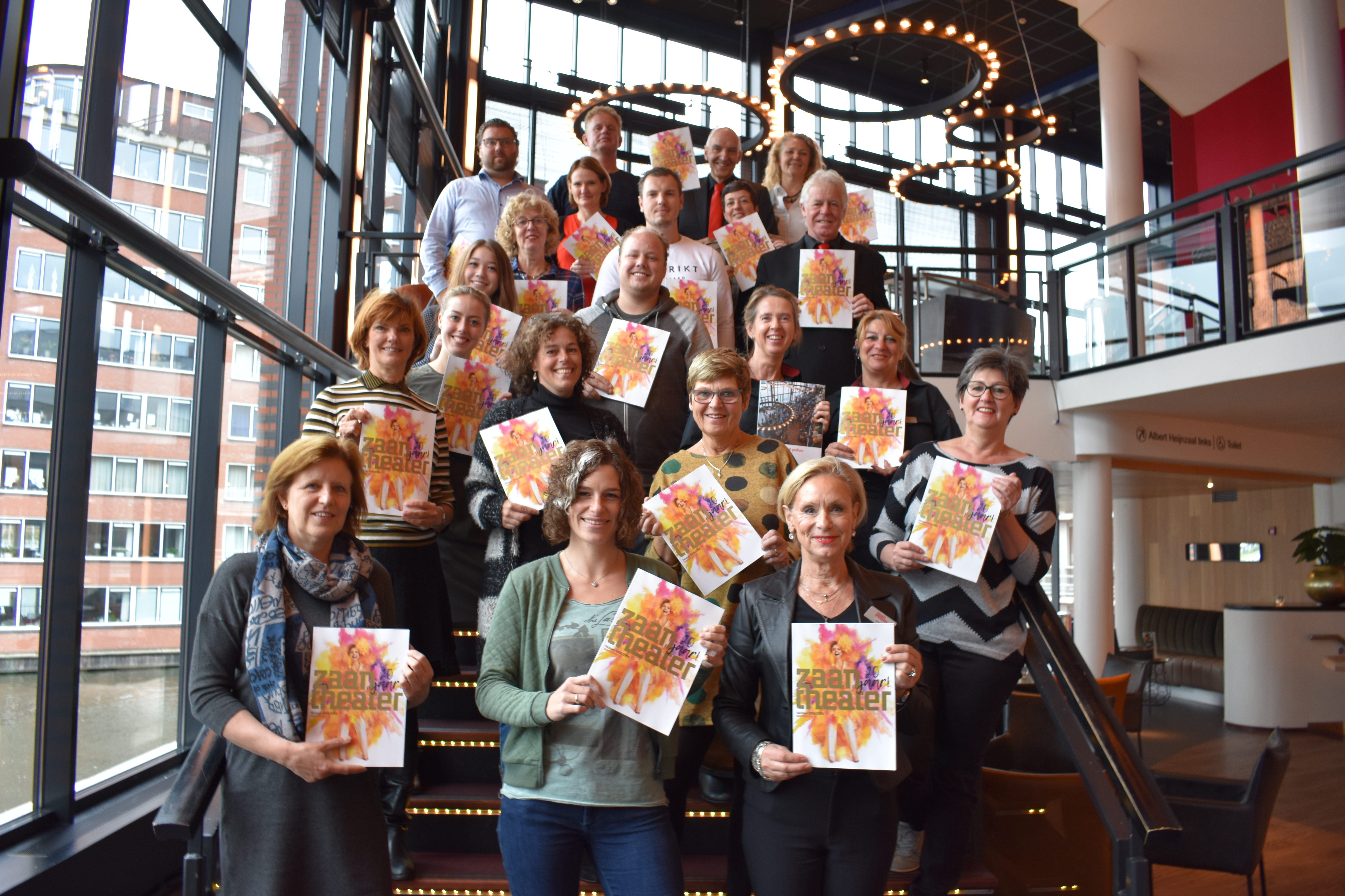 De medewerkers van het Zaantheater zijn alvast in jubileumstemming. (Foto: Daan Ruijter/Rodi Media)