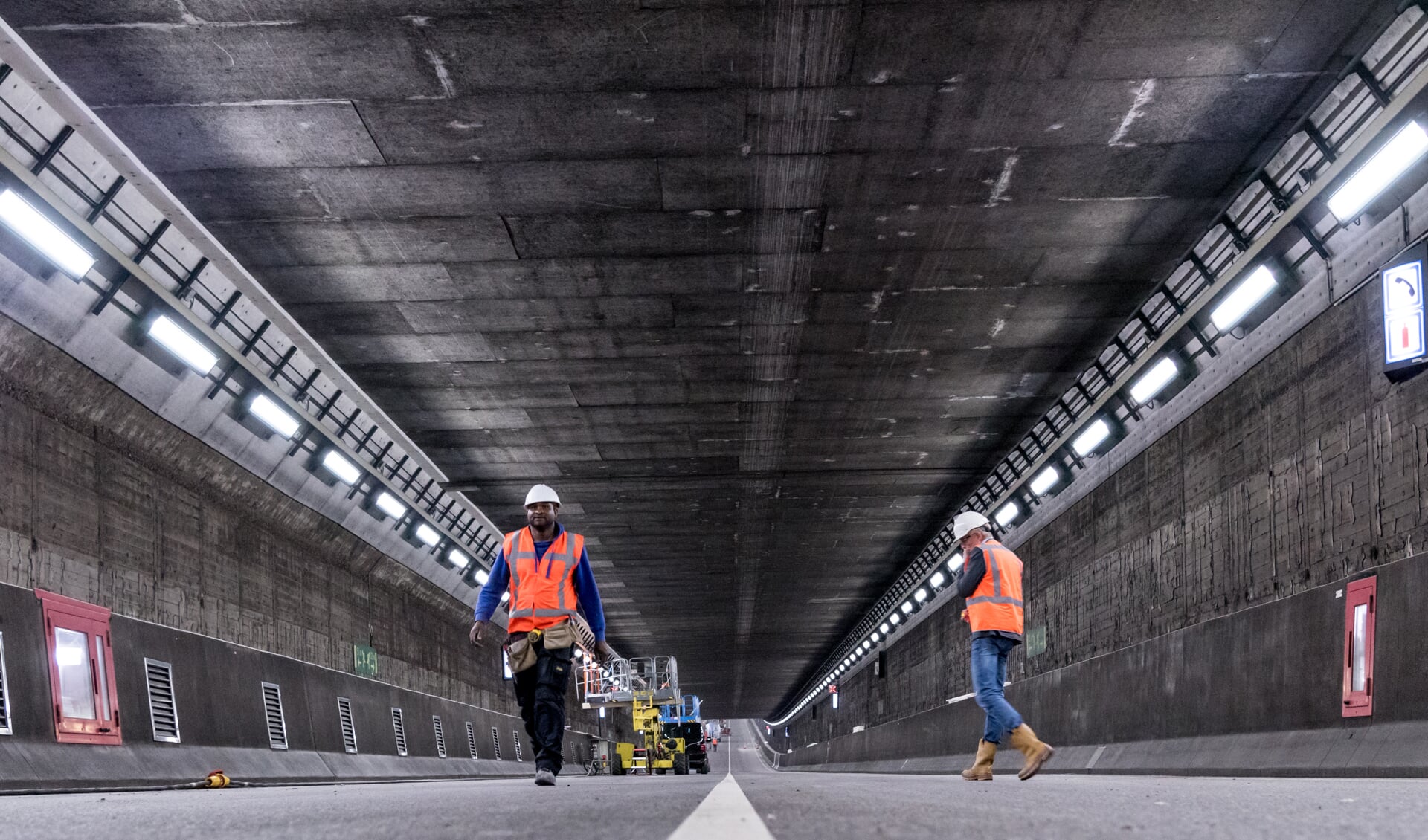 Onderhoud aan de IJtunnel. (Foto: Alphons Nieuwenhuis) 