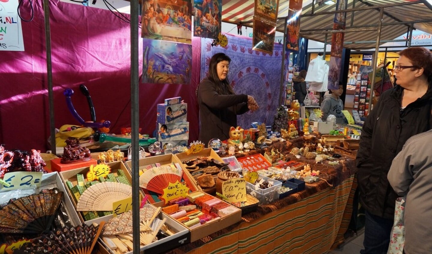 Op een Pasar Malam krijgen bezoekers te maken met een grote verscheidenheid aan Aziatische producten. (Foto: aangeleverd