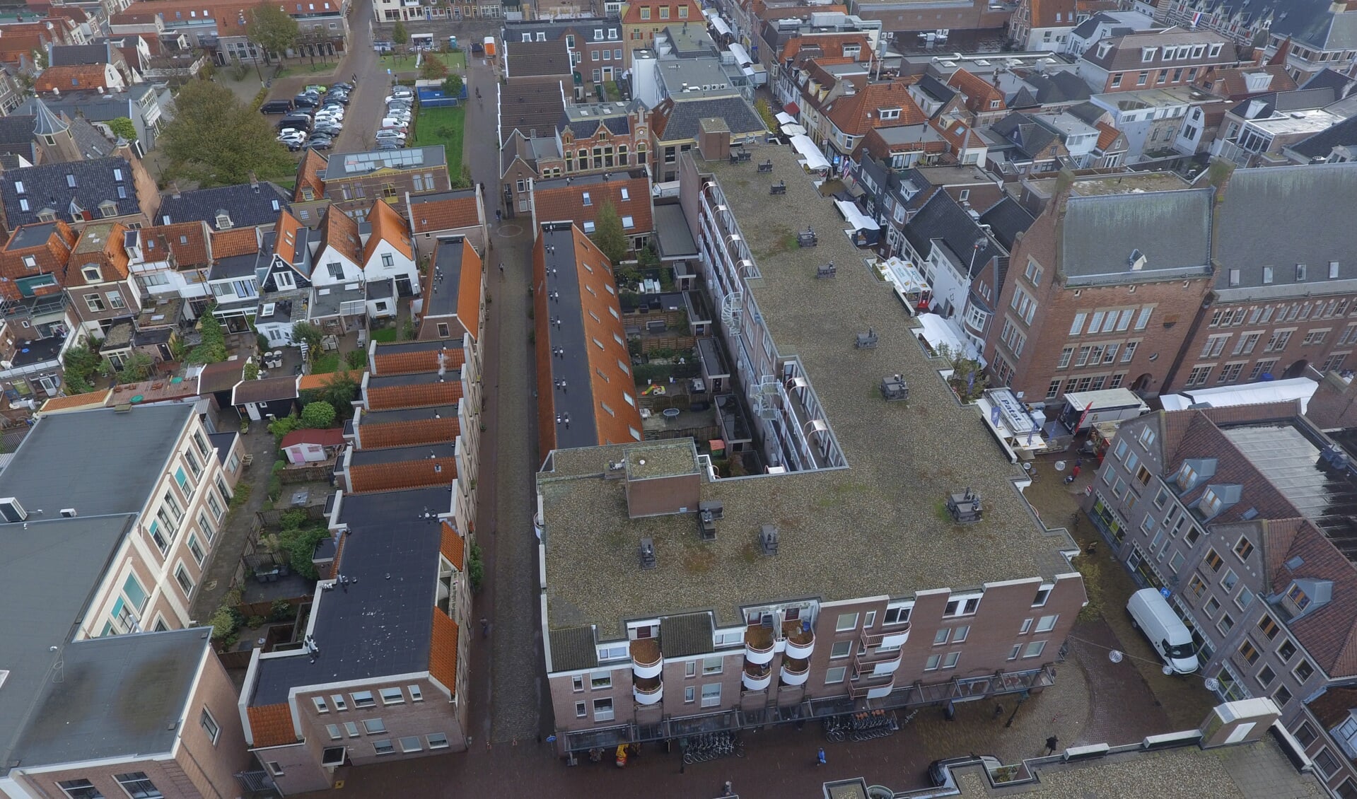 Dit appartementsgebouw aan de Gedempte Nieuwesloot wordt in 2019 voorzien van zo'n 240 panelen. (Foto: aangeleverd)