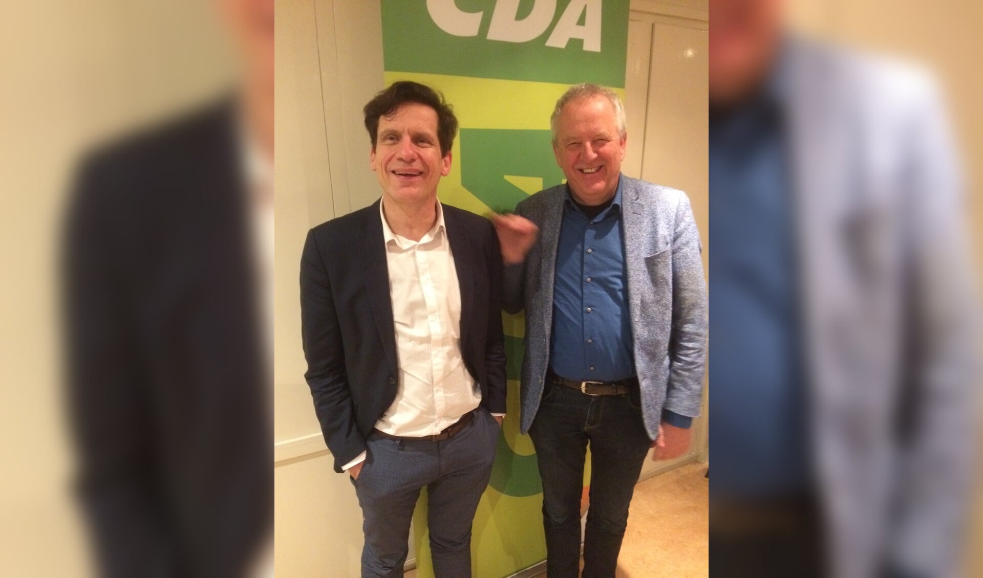 De nieuwe CDA-voorzitter Aalt Bruinekool (rechts) met zijn voorganger Kees van Montfort. (FOTO: AANGELEVERD)