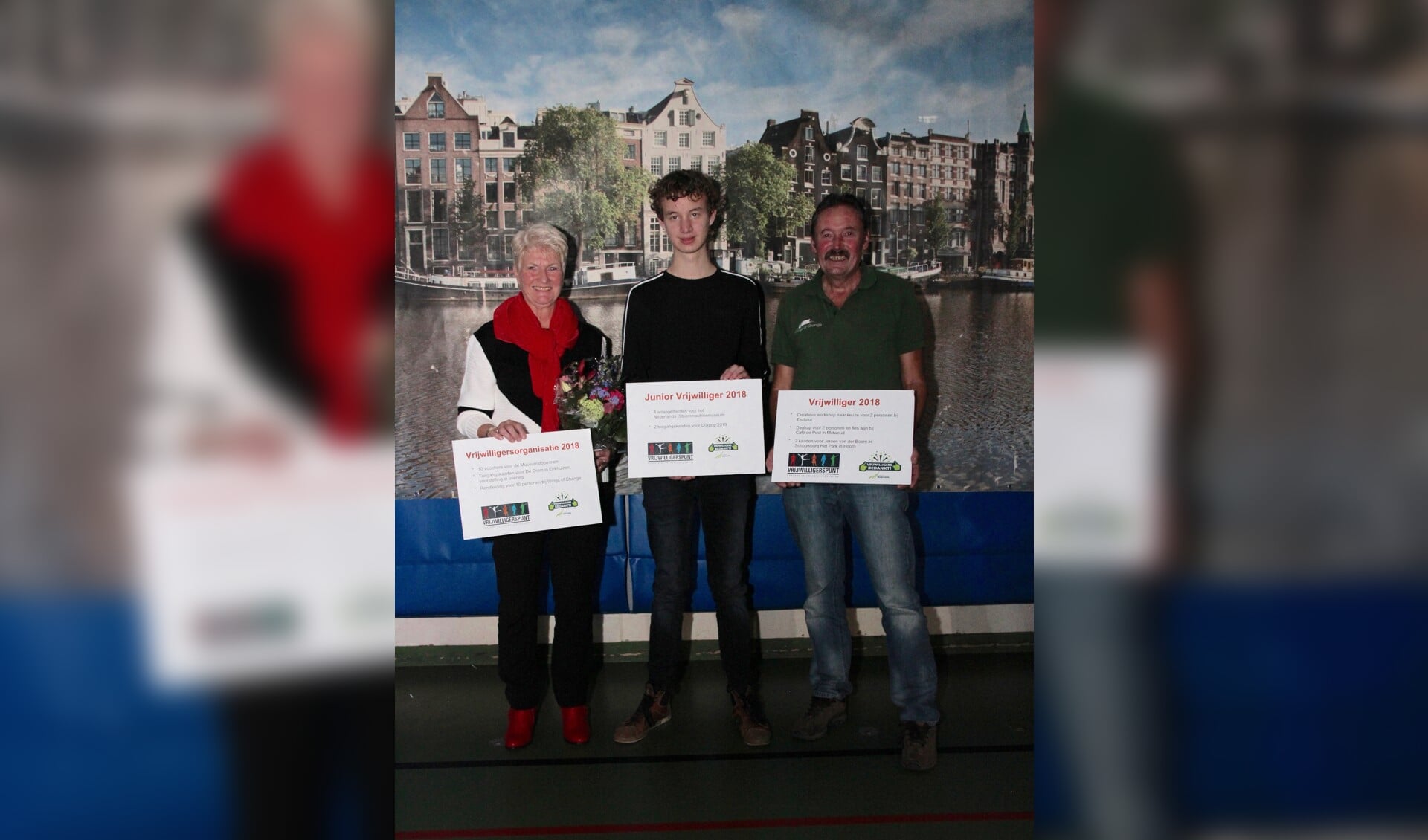 De winnaars van de vrijwilligersprijzen: v.l.n.r. Els Beers van Stichting Warme maaltijdvoorziening, Daan Immen en Roy van der Ven. (Foto: aangeleverd)