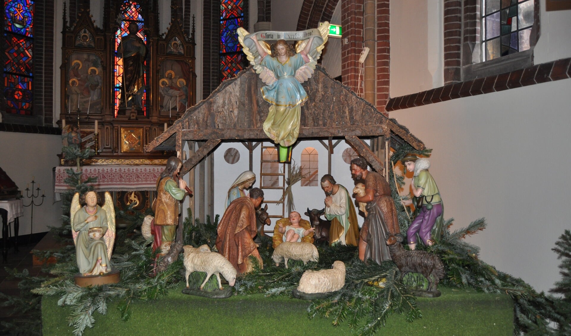 Welke nieuwgeboren baby speelt dit keer Jezus in de Sint Martinuskerk? Kom 25 december een kijkje nemen bij kindje wiegen en de prachtige kerststal. (Foto: aangeleverd)