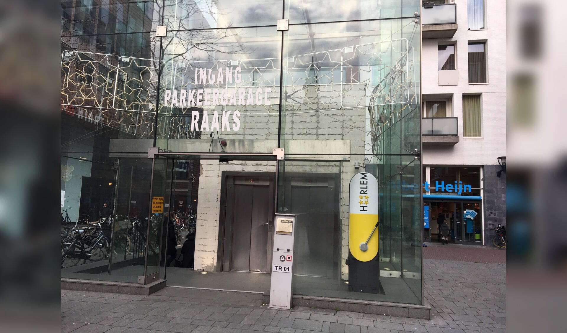 De liftkoker op het Hortusplein kan wel een muurschildering gebruiken. (Foto: Christa Warmerdam) 