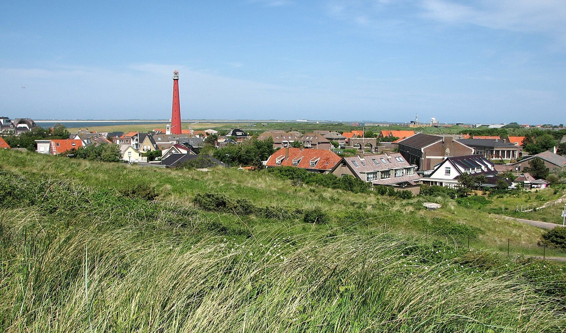 Zicht op Huisduinen vanaf Fort Kijkduin. (Foto: Henk van Bruggen)