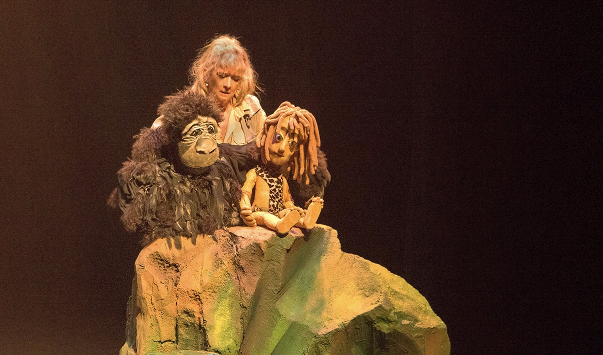 De poppen van Ilja van der Pouw stelen de show in de voorstelling Tarzan. (Foto: aangeleverd)