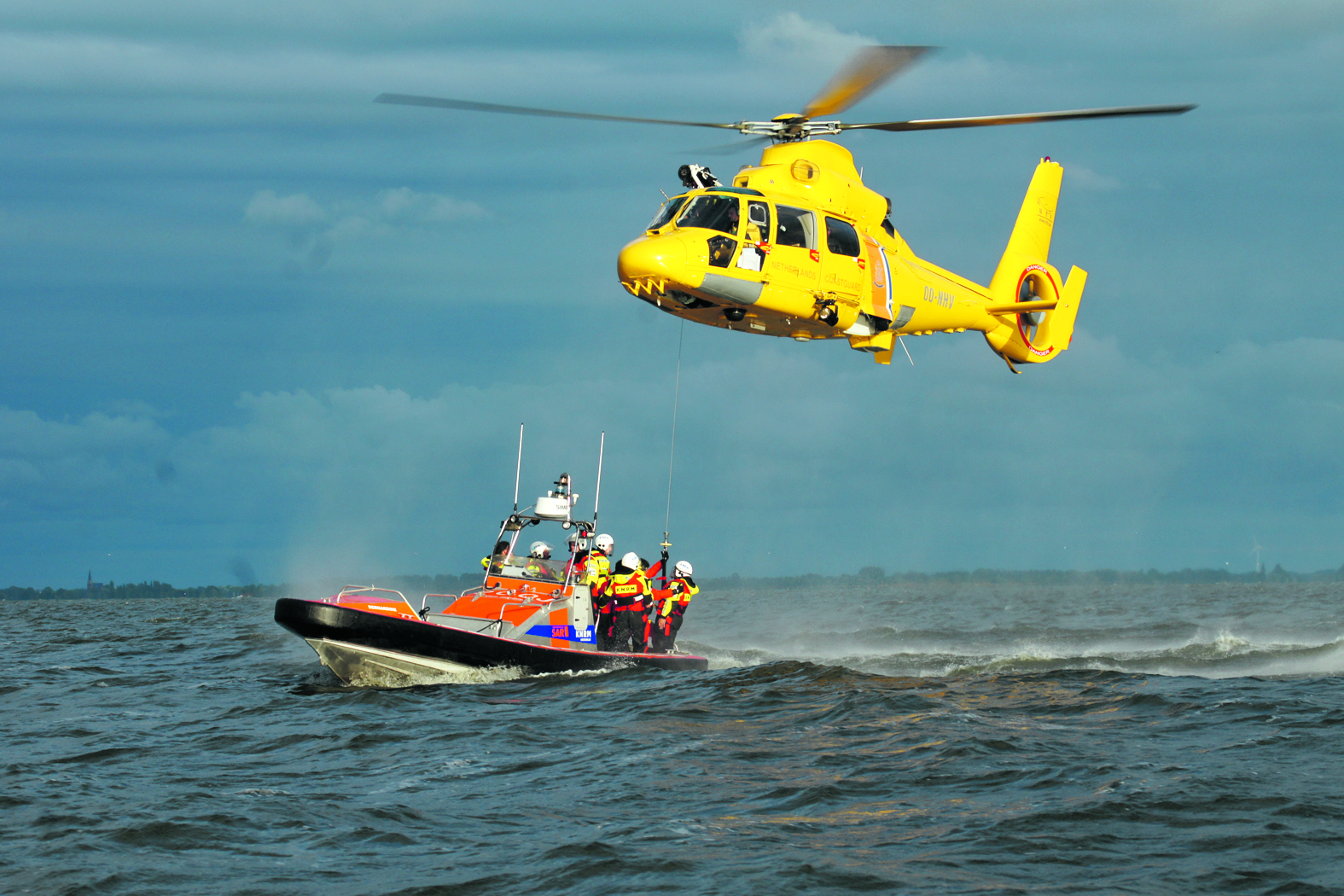 De bemanning van KNRM Medemblik staat dag en nacht klaar voor noodgevallen op het IJsselmeer. (Foto: KNRM Medemblik)