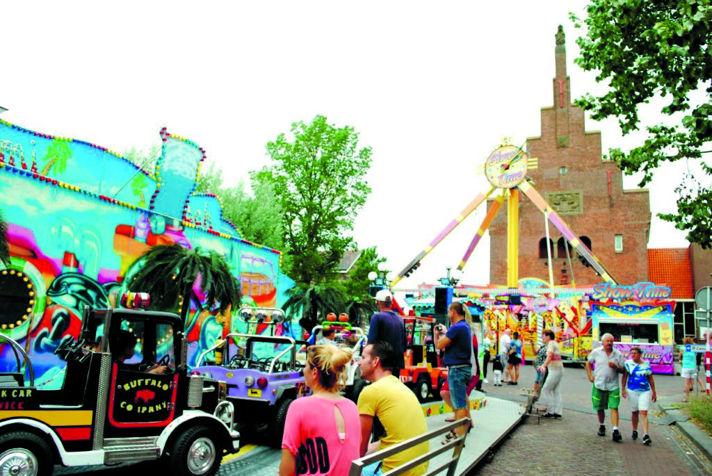 De Nieuwstraat in Medemblik staat van 1 tot en met 5 augustus gevuld met diverse attracties.