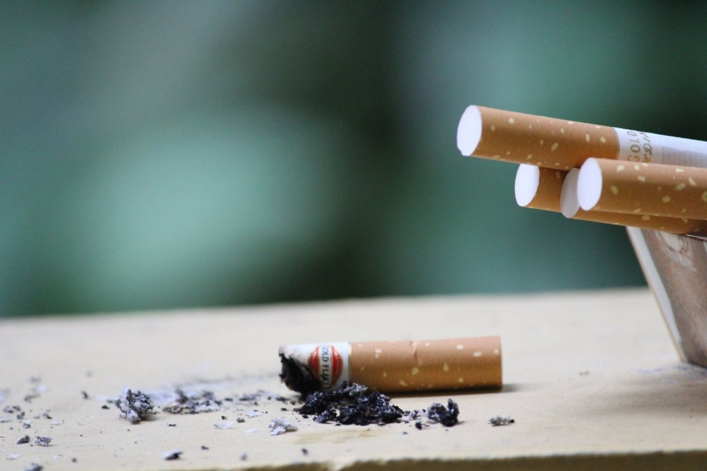 Zorgverzekering maakt stoppen met roken voordeliger.