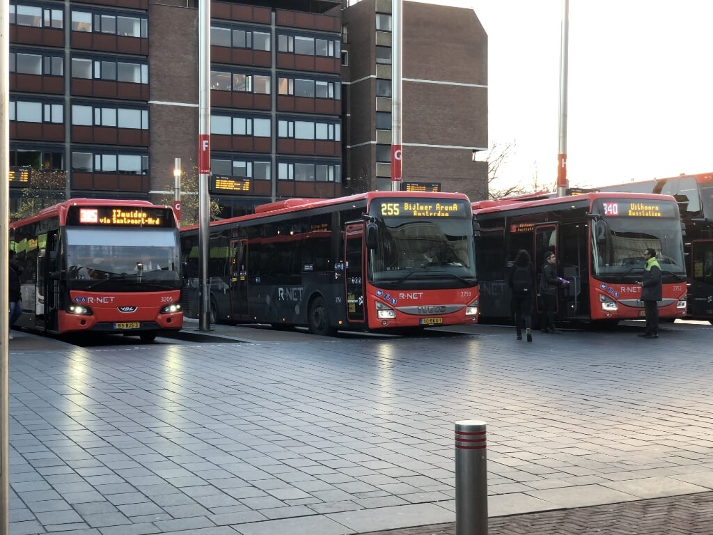 Bussen op Station Haarlem.