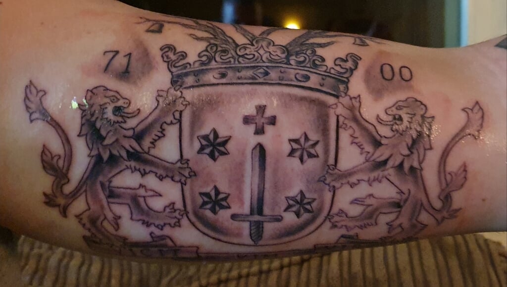 Trotse Haarlemmers Ticho en zijn vader hebben straks beiden een tatoeage van Haarlem op hun arm.