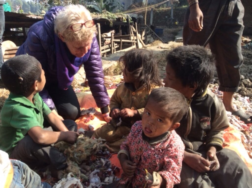 Lies ontfermt zich over de straatkinderen in Kathmandu.