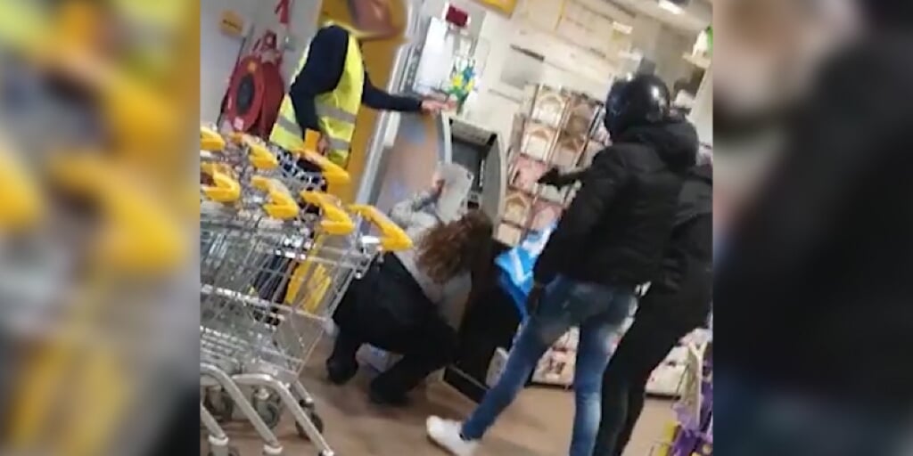 De overval op de supermarkt werd gefilmd.