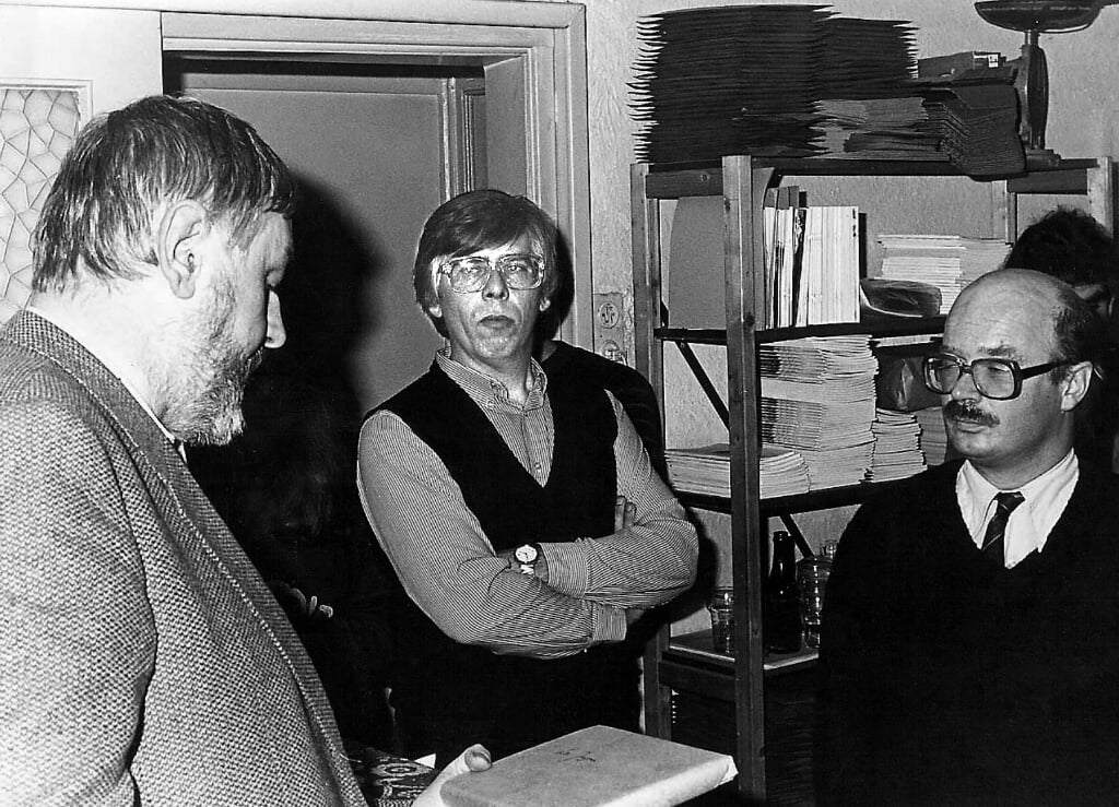 Wim Andriessen (M) in 1981 in gesprek met Jan Hein Donner (L) en Lexs Jongsma (R).