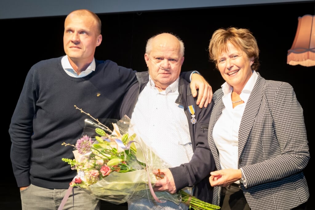 Hans Duin met zijn zoon en burgemeester van Kampen.