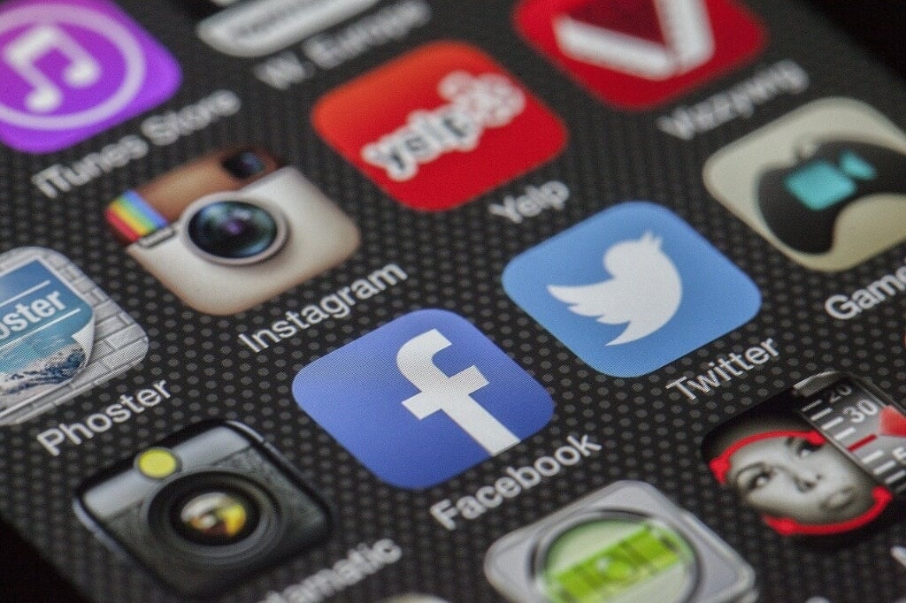 Een meerderheid van de jongeren ervaart veel sociale druk bij het gebruik van social media.
